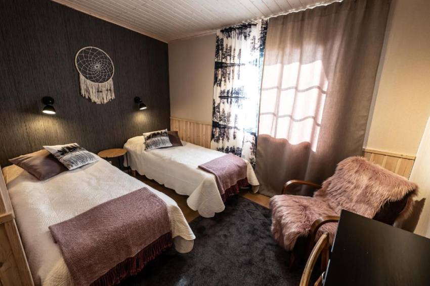 Isokenkäisten Klubi Lodge